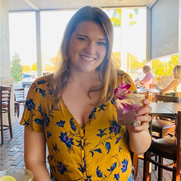 Sunshine, Rescue Dogs & Books 🌞🐕📚 | Priced to Sell Fast ✨ - Picture 7 of 10